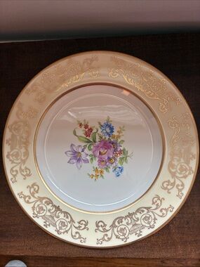 Pickard China Ravenswood Dinner Plate 914-D-200 Multi-Floral Cream Gold Rim